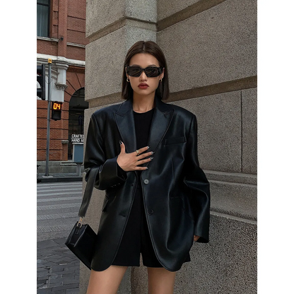 Woman wearing black casual long sleeve lapel coat with sunglasses and black handbag outdoors